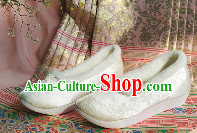 China Ming Dynasty Princess Shoes Ancient Hanfu Winter Shoes Traditional Beige Satin Shoes
