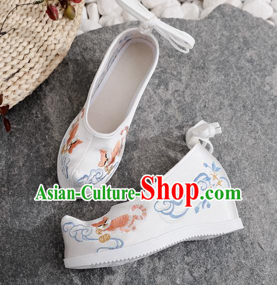 Chinese Embroidered Cat Shoes National Woman Shoes White Cloth Wedge Heel Shoes