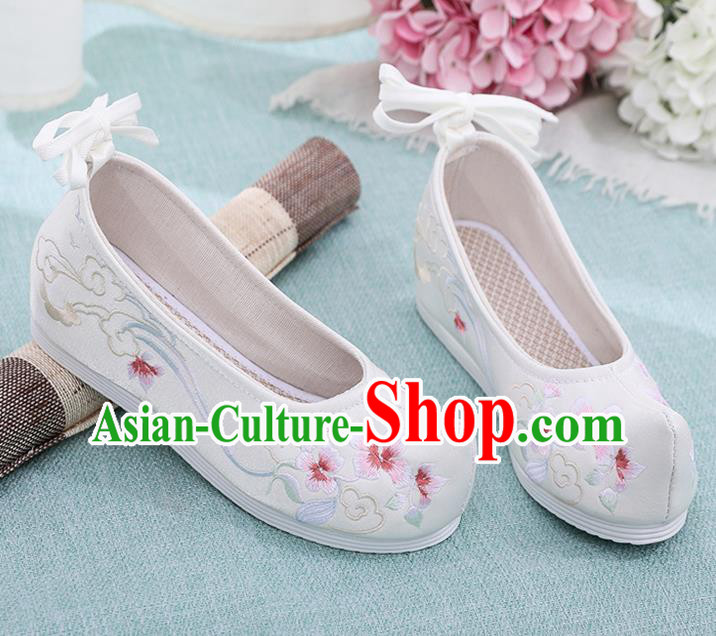 China Traditional Ming Dynasty White Cloth Shoes Embroidered Fragrans Shoes Ancient Hanfu Shoes