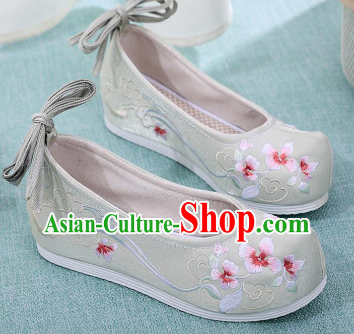 China Ancient Hanfu Shoes Traditional Ming Dynasty Light Green Cloth Shoes Embroidered Fragrans Shoes