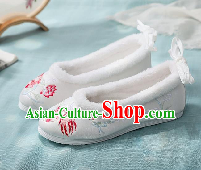 Chinese Traditional Hanfu White Cloth Shoes Embroidered Goldfish Shoes National Female Winter Shoes