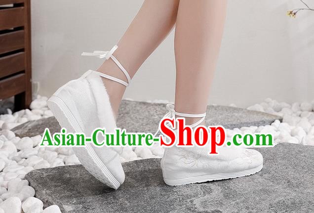 Chinese National Winter Beige Cloth Shoes Traditional Dance Shoes Woman Embroidered Shoes