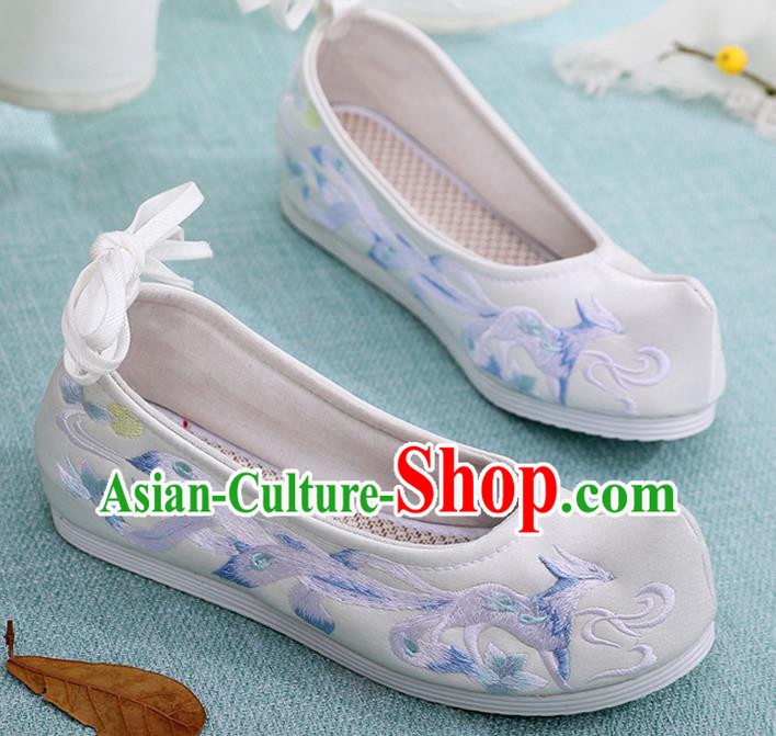 China Embroidered Nine Tail Fox Shoes Ancient Princess Shoes Classical Hanfu White Cloth Shoes