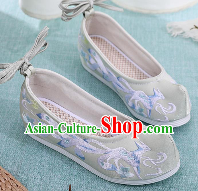China Classical Hanfu Light Green Cloth Shoes Embroidered Nine Tail Fox Shoes Ancient Princess Shoes