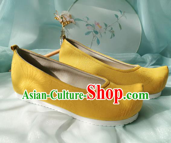 China Ancient Taoist Nun Shoes Classical Yellow Cloth Shoes Traditional Ming Dynasty Hanfu Shoes