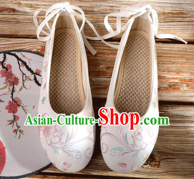 China Traditional Beijing Cloth Shoes Embroidery Plum Blossom Shoes National Woman Dance Shoes