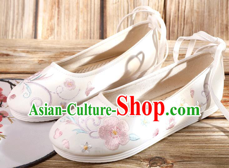 China Traditional Beijing Cloth Shoes Embroidery Plum Blossom Shoes National Woman Dance Shoes