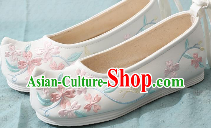 China Traditional Bow Shoes Embroidery White Cloth Shoes Ming Dynasty Female Shoes