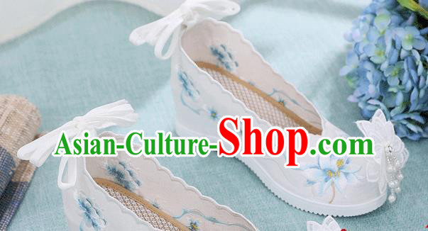 China Handmade Lace Flower Wedge Shoes National White Cloth Shoes Traditional Hanfu Embroidered Shoes