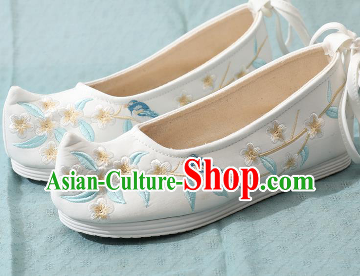 China Embroidery Plum White Cloth Shoes Ming Dynasty Young Lady Shoes Traditional Hanfu Bow Shoes