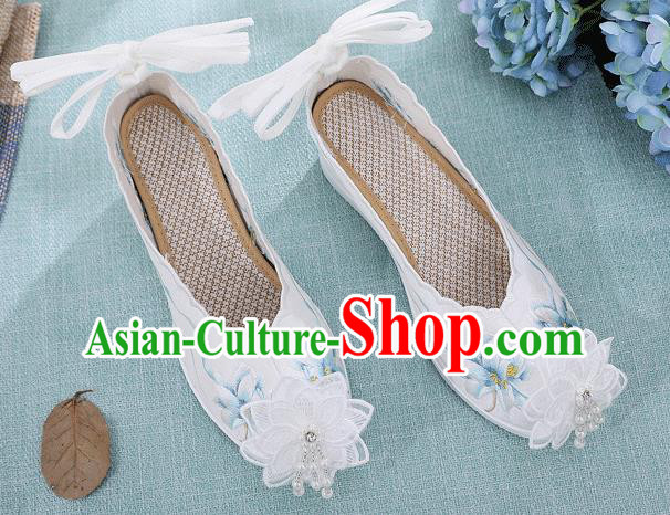 China Handmade Lace Flower Wedge Shoes National White Cloth Shoes Traditional Hanfu Embroidered Shoes