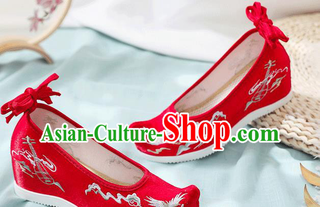 China Red Embroidered Cloud Crane Shoes Traditional Wedding Bride Shoes Handmade Wedge Shoes