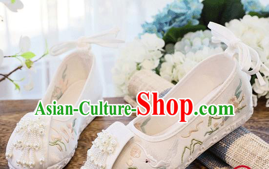 China Embroidered Crane Shoes Handmade Folk Dance White Cloth Shoes Traditional Pearls Tassel Shoes
