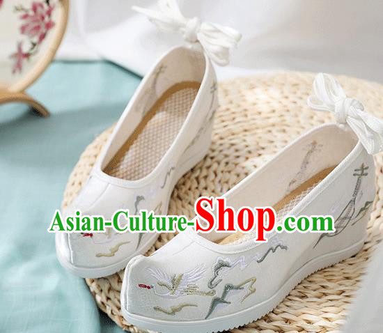 China Traditional Hanfu White Cloth Shoes Handmade Wedge Shoes Embroidered Cloud Crane Shoes
