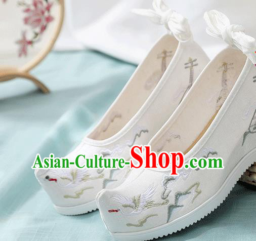 China Traditional Hanfu White Cloth Shoes Handmade Wedge Shoes Embroidered Cloud Crane Shoes