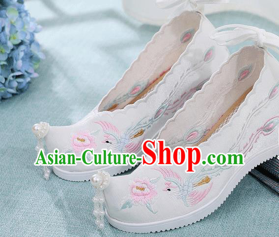 China Embroidered Phoenix Peony Shoes Traditional Hanfu Pearls Tassel Shoes Handmade White Cloth Wedge Shoes