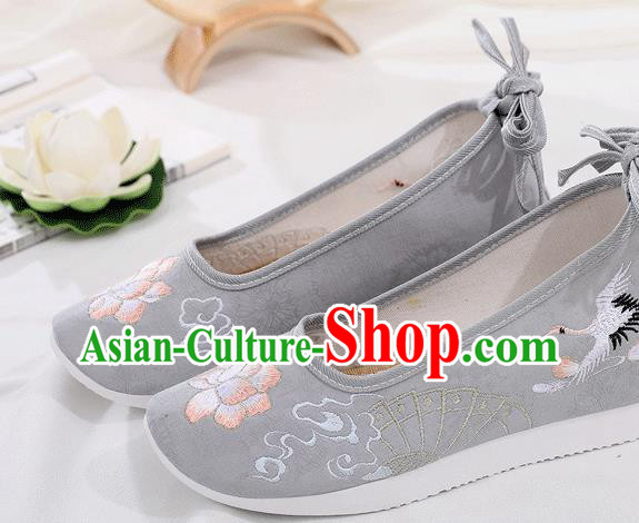 China Traditional Embroidered Grey Cloth Shoes Ancient Ming Dynasty Princess Shoes