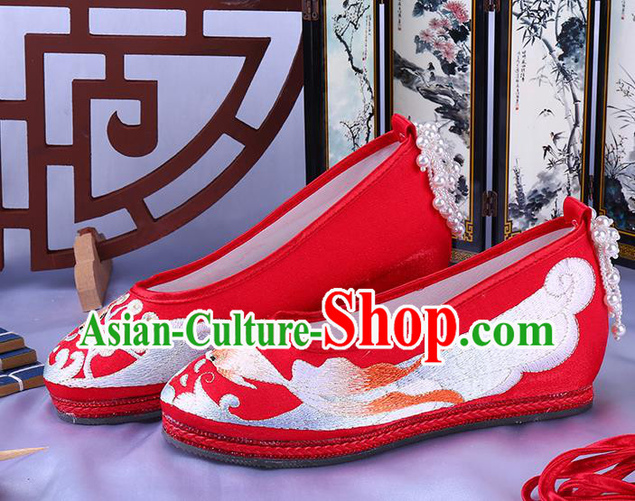 China Traditional Handmade Red Cloth Shoes Classical Wedding Shoes National Embroidery Goldfish Shoes