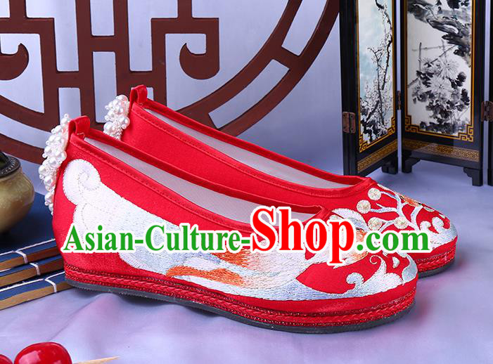 China Traditional Handmade Red Cloth Shoes Classical Wedding Shoes National Embroidery Goldfish Shoes