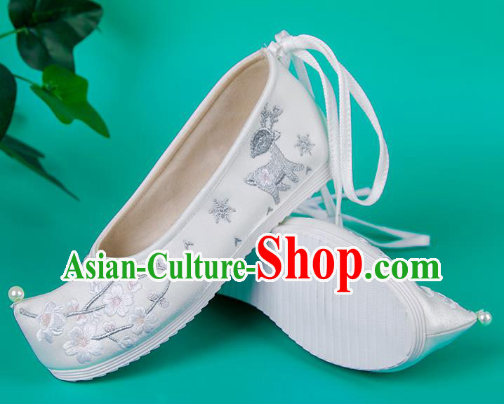 China Traditional Ming Dynasty Hanfu Shoes Ancient Princess Shoes Embroidered White Cloth Shoes