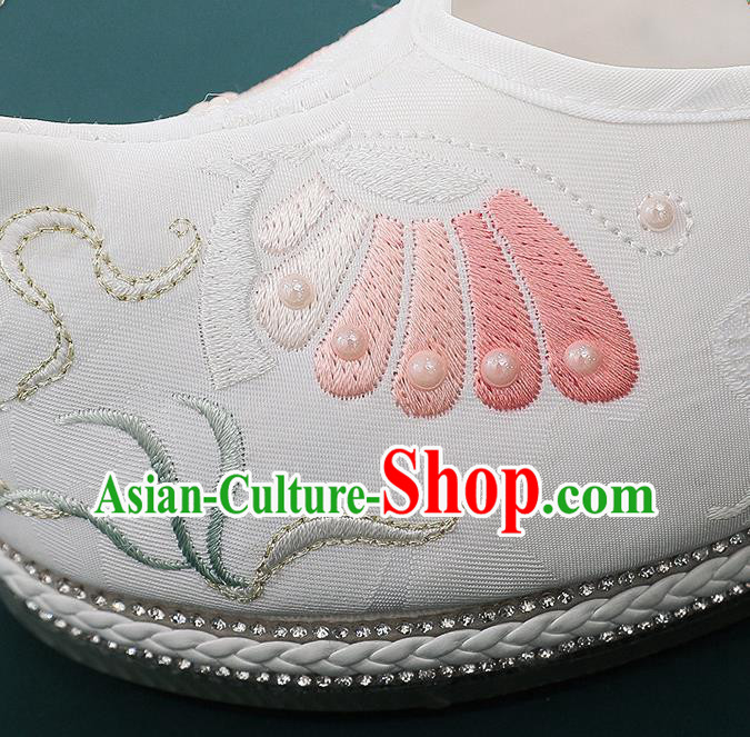 China Traditional White Cloth Hanfu Shoes Ancient Ming Dynasty Princess Shoes Embroidered Butterfly Shoes