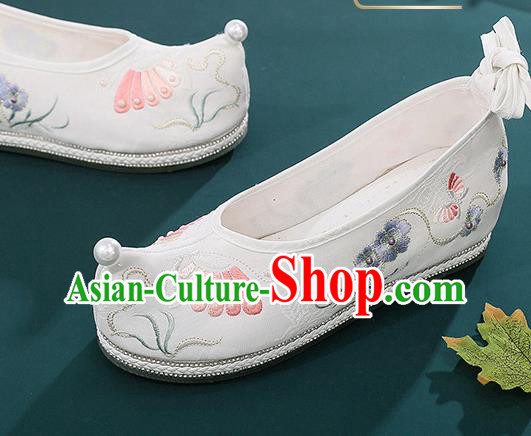 China Traditional White Cloth Hanfu Shoes Ancient Ming Dynasty Princess Shoes Embroidered Butterfly Shoes