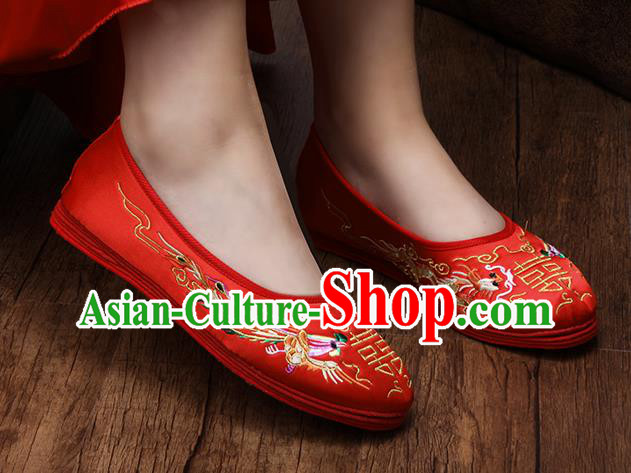 Chinese Classical Bride Embroidered Shoes National Wedding Woman Shoes Traditional Beijing Red Cloth Shoes