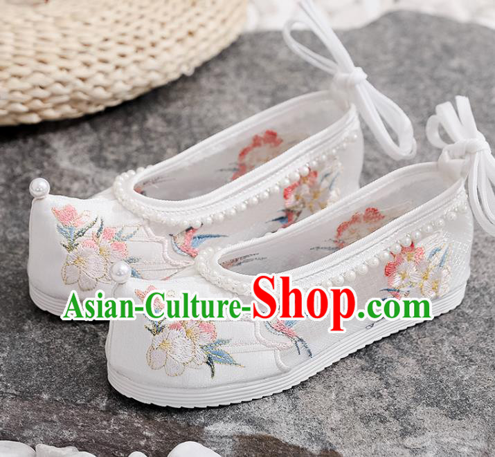 Chinese Classical Embroidered Shoes National Woman Summer Shoes Traditional Folk Dance White Cloth Shoes