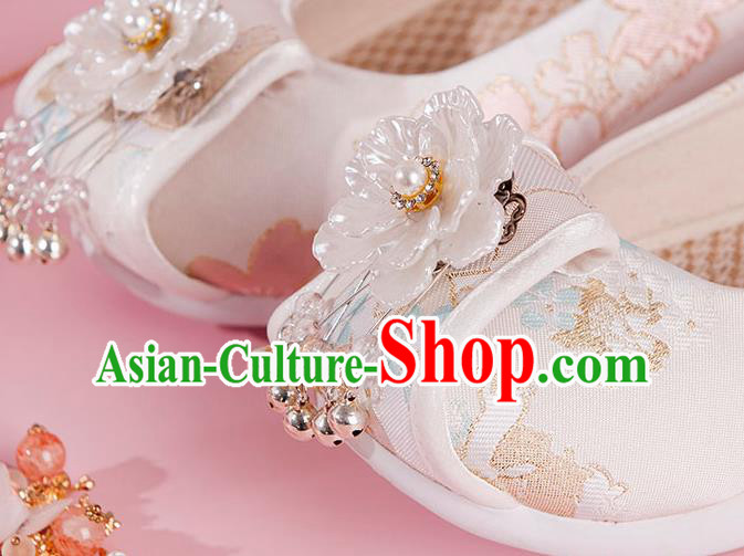 China Traditional Ming Dynasty Princess Shoes Ancient Hanfu Shoes Handmade Beige Brocade Shoes