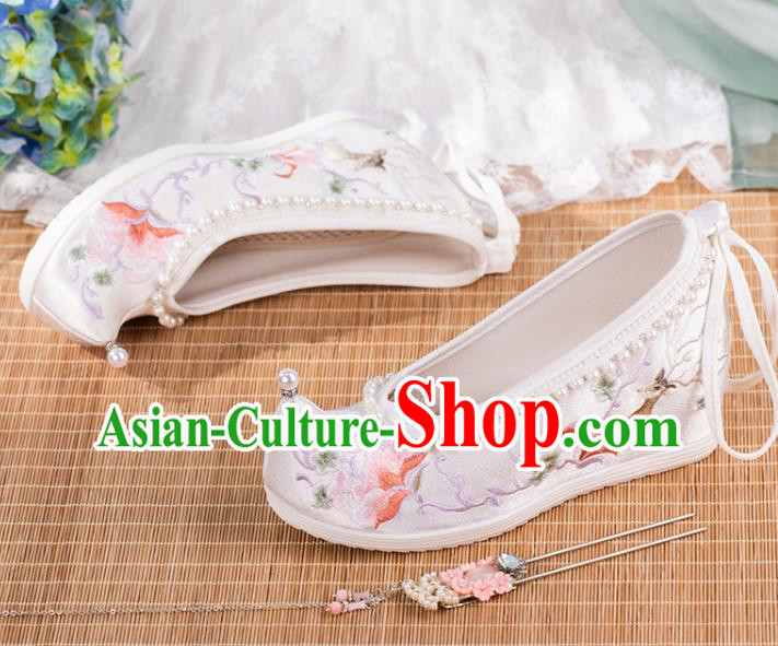 Chinese National Embroidered White Cloth Shoes Traditional Pearls Hanfu Shoes Classical Wedge Heel Shoes
