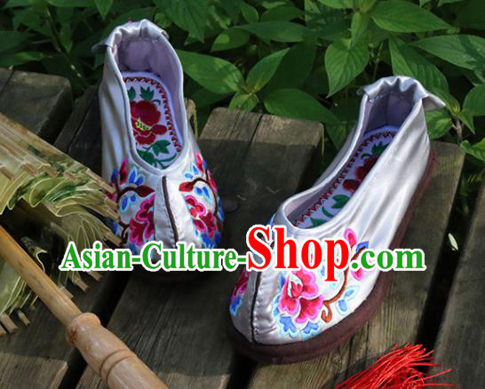 Chinese Embroidered White Satin Shoes Traditional Yi Nationality Shoes National Woman Shoes