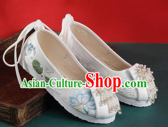 Chinese Classical Dance White Cloth Shoes National Embroidered Lotus Shoes Traditional Beads Tassel Shoes