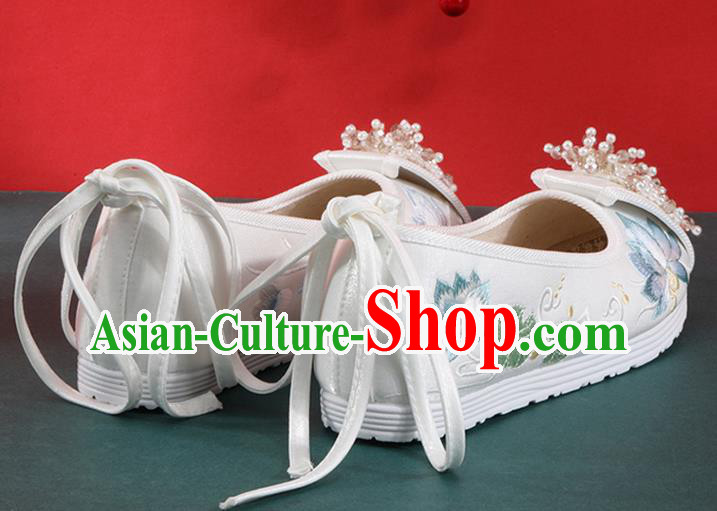 Chinese Classical Dance White Cloth Shoes National Embroidered Lotus Shoes Traditional Beads Tassel Shoes