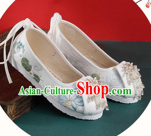 Chinese Classical Dance White Cloth Shoes National Embroidered Lotus Shoes Traditional Beads Tassel Shoes