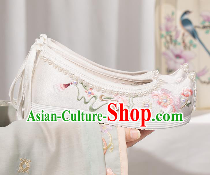 China Ancient Princess Shoes Handmade White Cloth Hanfu Shoes Traditional Ming Dynasty Pearls Shoes