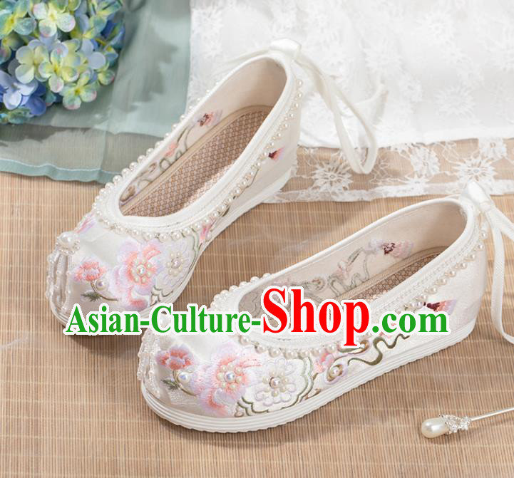 China Ancient Princess Shoes Handmade White Cloth Hanfu Shoes Traditional Ming Dynasty Pearls Shoes