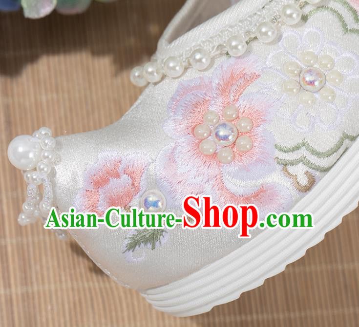 China Ancient Princess Shoes Handmade White Cloth Hanfu Shoes Traditional Ming Dynasty Pearls Shoes