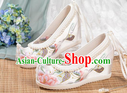 Chinese Traditional Pearls Tassel Shoes Classical Wedge Heel Shoes National White Embroidered Shoes