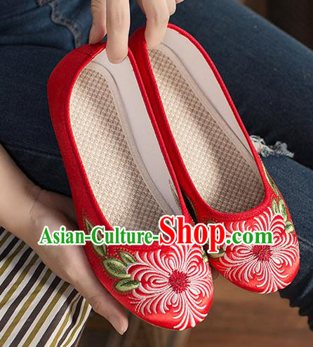 Chinese Traditional Red Satin Shoes National Folk Dance Shoes Classical Embroidered Shoes