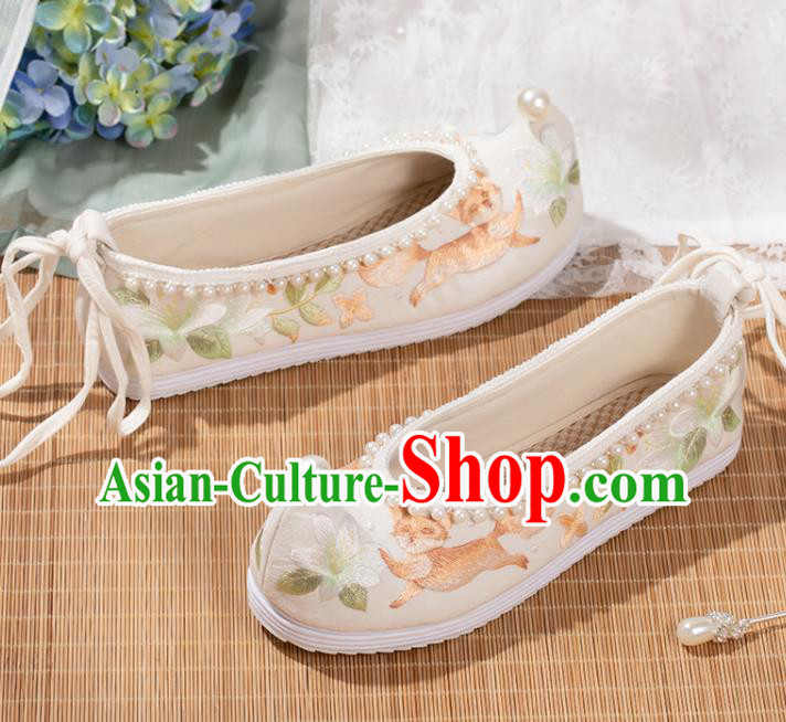 China Traditional Ming Dynasty Embroidered Shoes Ancient Princess White Cloth Shoes Hanfu Pearls Shoes