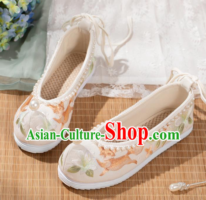 China Traditional Ming Dynasty Embroidered Shoes Ancient Princess White Cloth Shoes Hanfu Pearls Shoes