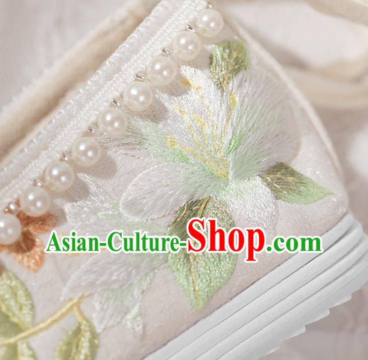 China Traditional Ming Dynasty Embroidered Shoes Ancient Princess White Cloth Shoes Hanfu Pearls Shoes