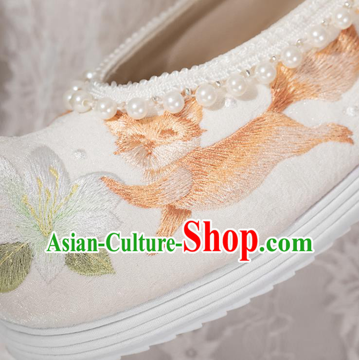 China Traditional Ming Dynasty Embroidered Shoes Ancient Princess White Cloth Shoes Hanfu Pearls Shoes
