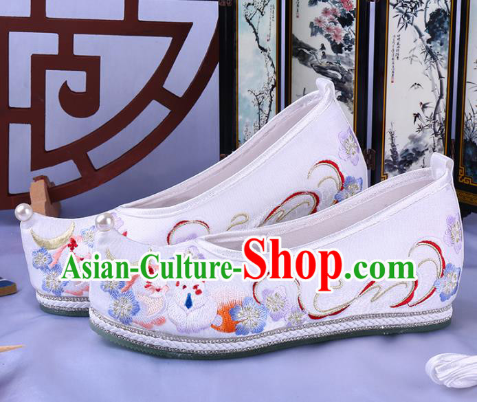 China Handmade Ming Dynasty Pearl Shoes Ancient Princess Shoes Embroidered White Cloth Shoes Traditional Hanfu Shoes