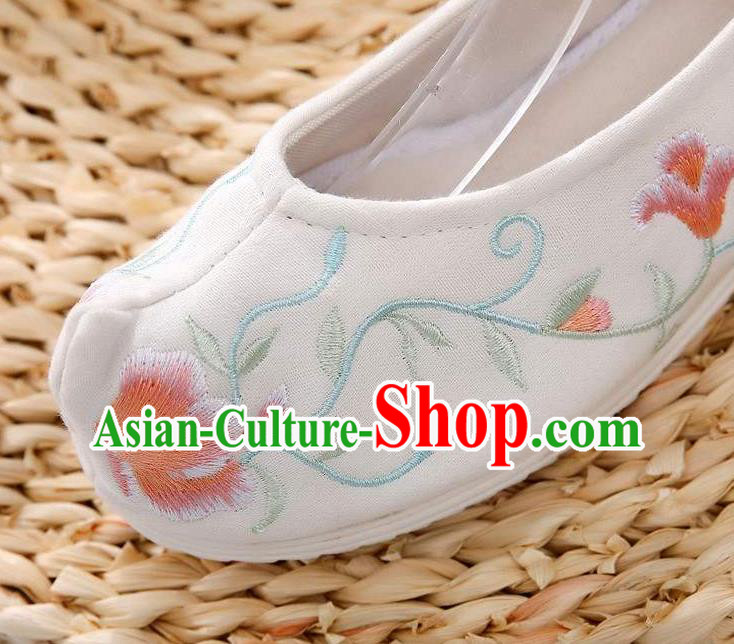 China Traditional Ming Dynasty Bow Shoes Ancient Princess Shoes Embroidered White Cloth Shoes