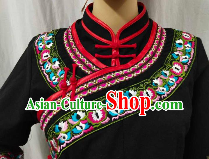 Chinese Bouyei Ethnic Wedding Garment Costumes Traditional Puyi Nationality Bride Embroidered Black Outfits Clothing