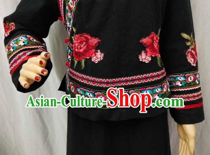 Chinese Bouyei Ethnic Wedding Garment Costumes Traditional Puyi Nationality Bride Embroidered Black Outfits Clothing