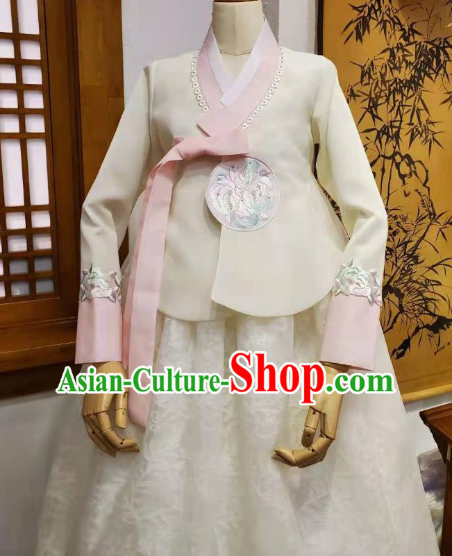 Korean Wedding Hanbok Clothing Bride Embroidered Beige Blouse and Dress Garments Asian Korea Traditional Fashion