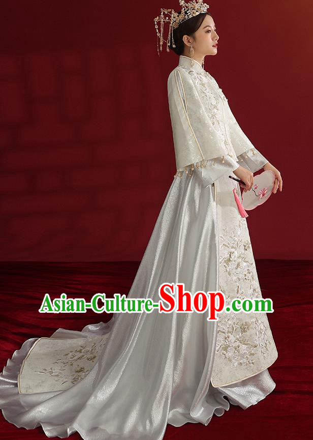 China Traditional Wedding Costumes Classical Embroidered White Xiuhe Suit Bride Dress