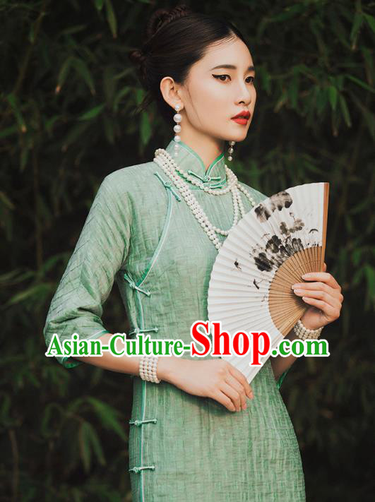 China Classical Slant Opening Cheongsam Traditional Shanghai Lady Light Green Qipao Dress
